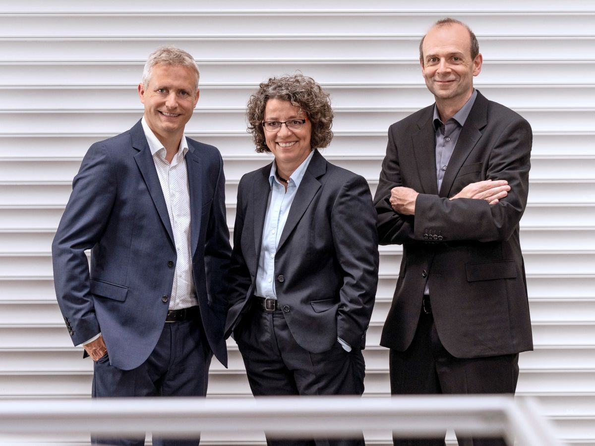 v.l.n.r.: Dr. Christian Schulze Gronover, Dr. Carla Recker und Prof. Dr. Dirk Prüfer.

