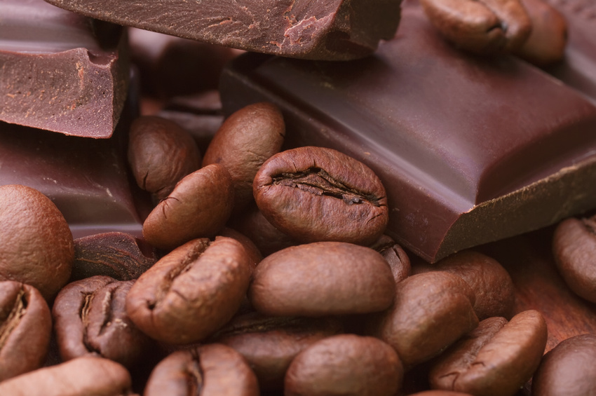 Beim Produktionsprozess von Kaffee und Schokolade spielen auch Hefen eine Rolle. (Bildquelle: © aboikis/Fotolia.com)