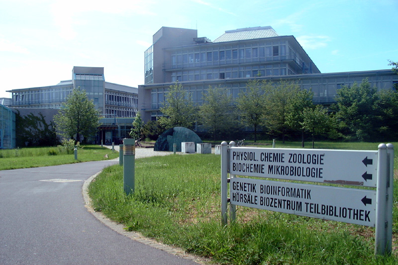 Biozentrum - Sitz von 15 Lehrstühlen aus den Fakultäten Biologie, Medizin, Chemie und Pharmazie. (Bild: © Universität Würzburg)