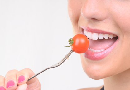 Der Geschmack von Tomaten wird durch flüchtige Aromastoffe beeinflusst. Diese werden über den Geruchssinn wahrgenommen. 