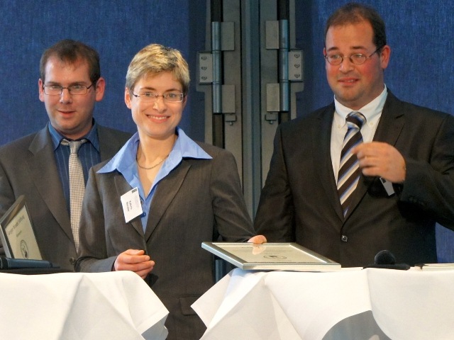 Die Ehrenpreisträger der studentischen Initiative für unabhängige Forschung (v.l. Andreas Seeger, Kathrin Mendler und Martin Frech).