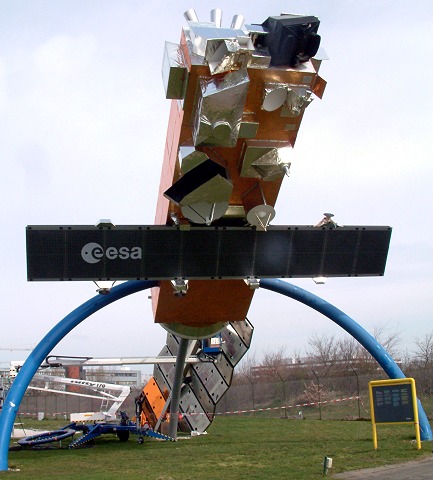 Der 8 Tonnen schwere und 26 Meter lange ENVISAT-Satellit der Europäischen Weltraumorganisation (ESA) war einer der beiden Forschungssatelliten, die die Messdaten für die Studie lieferten. Auf dem Bild ist ein originalgetreues Modell zu sehen.