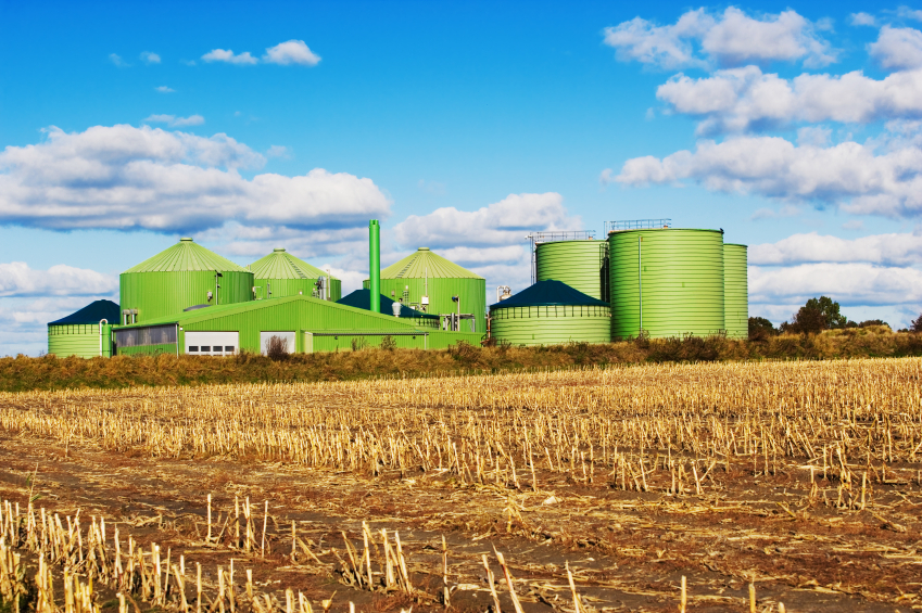 Biogasanlage zur Vergärung von Biomasse zu Biogas (Quelle: iStockphoto®).
