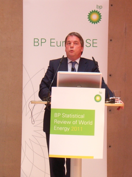 BP-Chefökonom Christof Rühl stellt den Weltenergiebericht vor (Quelle: © genius).