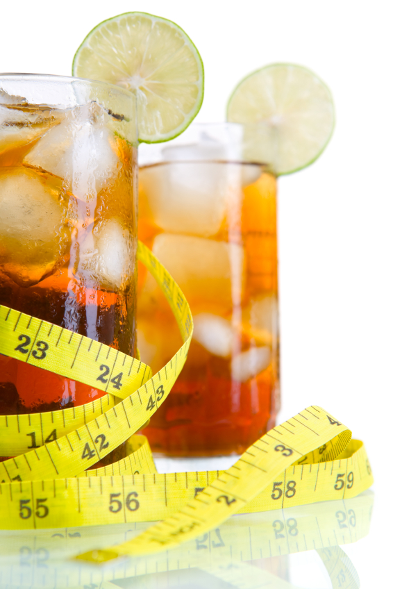 Gibt es einen Zusammenhang zwischen dem Konsum zuckerhaltiger Getränke und Gewichtzunahme bzw. Übergewicht? Diese Frage bewegt die Forschung schon seit längerem. 