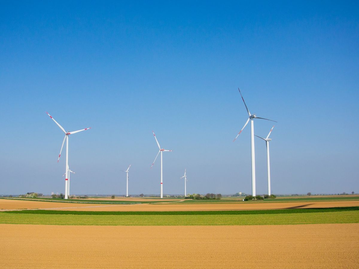 Ein verbesserter Birkeland-Eyde-Prozess in Kombination mit Windenergie könnte die Düngemittelproduktion revolutionieren. (Bildquelle: pixabay/CC0)