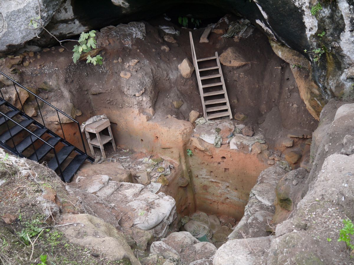 Hier sieht man die zentrale Ausgrabungsstätte in der El Harhoura-Höhle.
