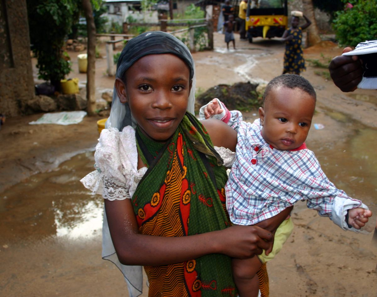 Die Forscher sehen eine Bevölkerungsexplosion in Afrika voraus. Grund dafür sind die anhaltend hohen Geburtenraten.