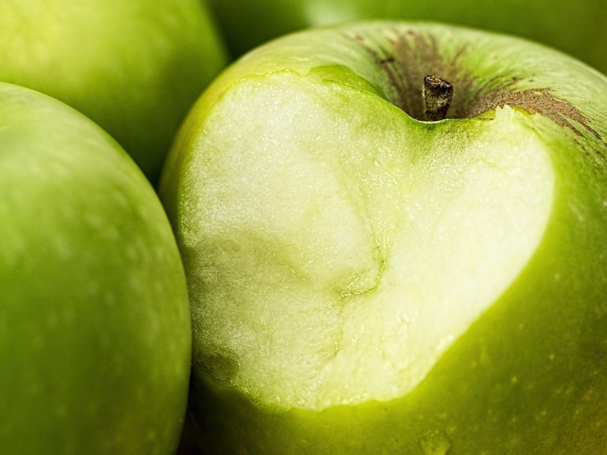  Bei einer Apfelallergie entwickeln Betroffene nach dem Essen eines Apfels innerhalb von Minuten zum Teil erhebliche Symptome.
