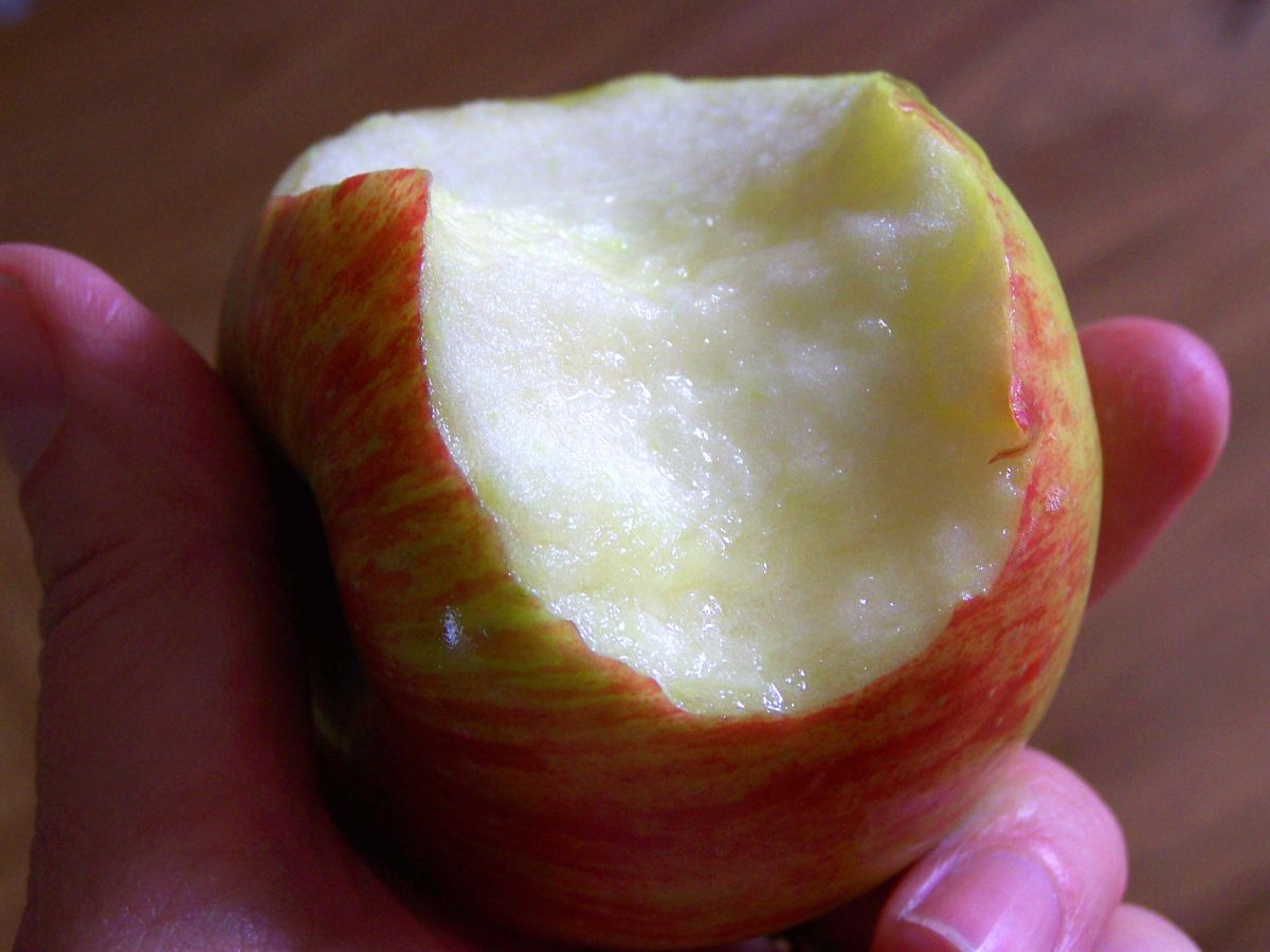 Der tägliche Apfel auf dem Speiseplan senkt das schädliche LDL-Cholesterin und beugt so Herzinfarkten vor.
