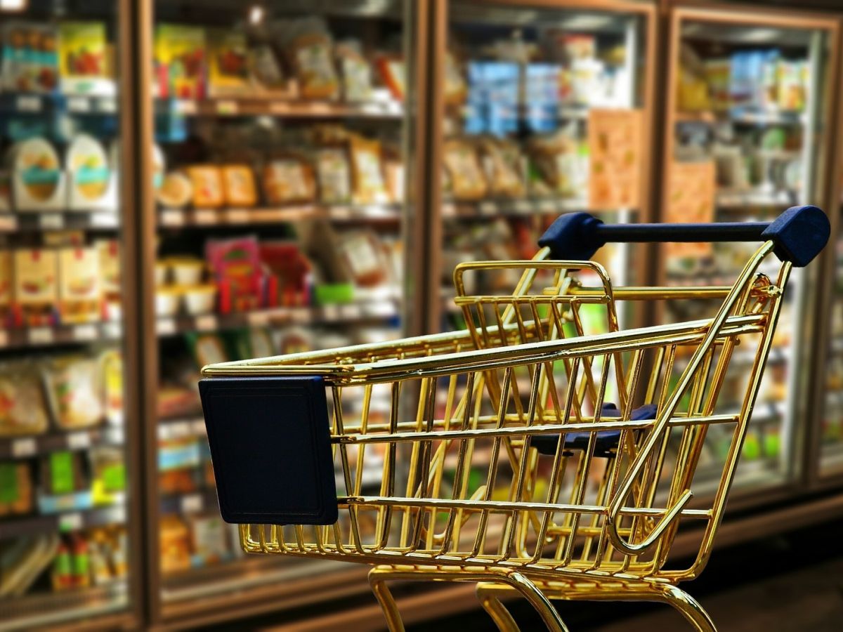 Der im Supermarkt angebotene Verkaufspreis unserer Lebensmittel beinhaltet selten ökologische und soziale Folgekosten. Die „wahren“ Kosten hat eine neue Studie nun errechnet. (Bildquelle: © Alexas_Fotos/Pixabay/CC0)